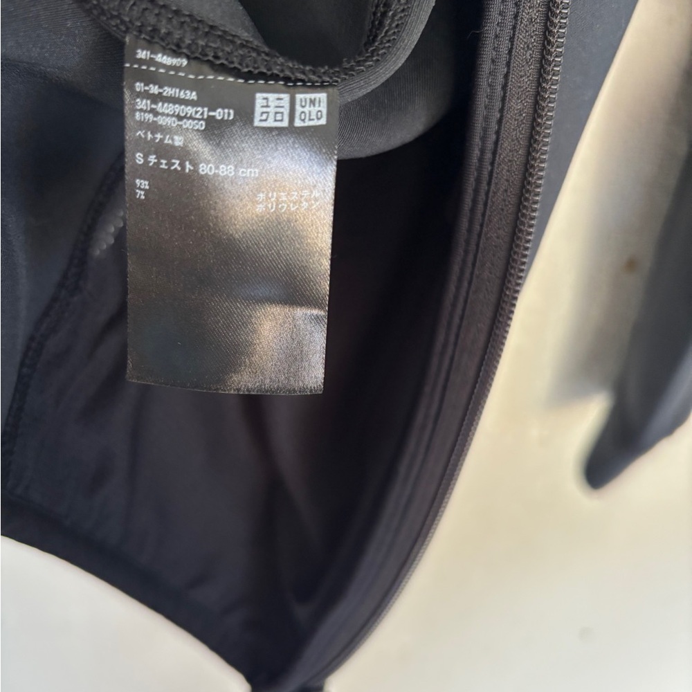 Uniqlo Men's Black Performance Jacket - Picture 12 of 12